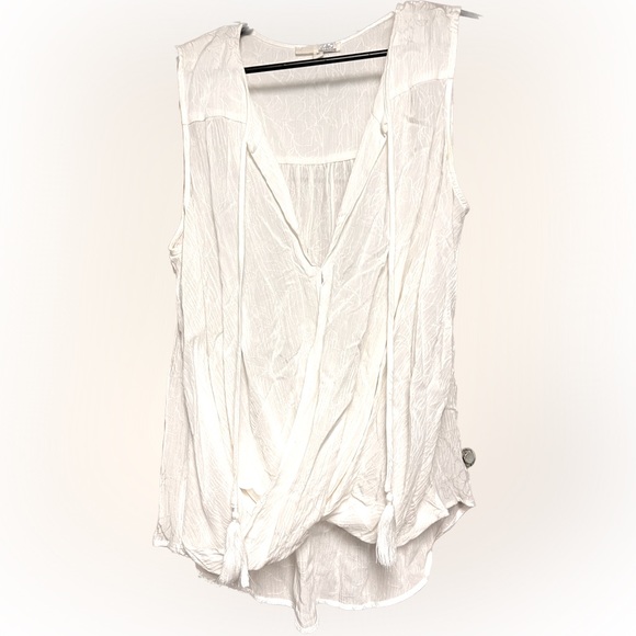 H&C Collection Medium Off White Flowy Top - Picture 1 of 5